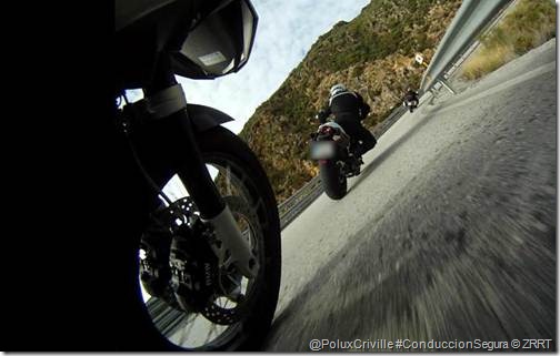 La adherencia en moto  Poluxcriville-zrrt-zona-roja-racing-team-moto-curvas-adherencia-gomas