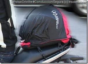 PoluxCriville-Insolent-Rider-mochila-moto-casco-conduccion-segura_3